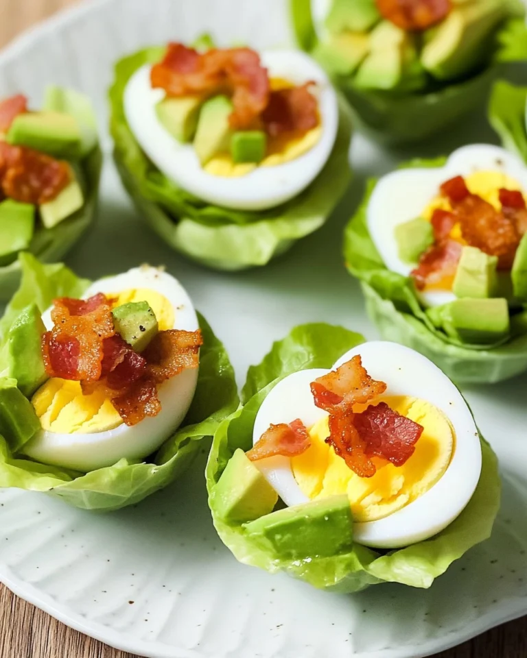 Recette-de-Coupelles-de-Laitue-a-lAvocat-OEufs-Durs-et-Lardons-Croustillants